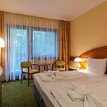 Lövér Hotel 3*