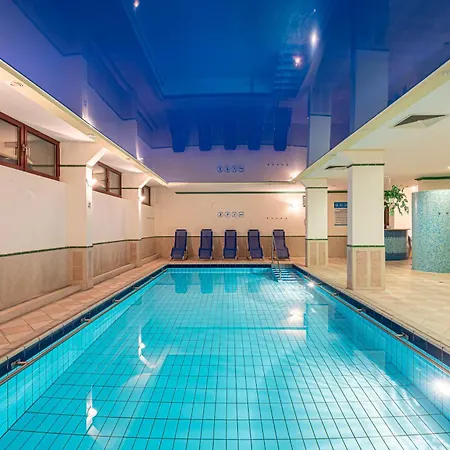 Lövér Hotell