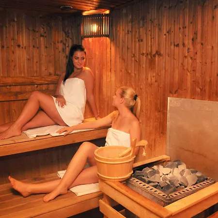 Lövér Hotel 3*