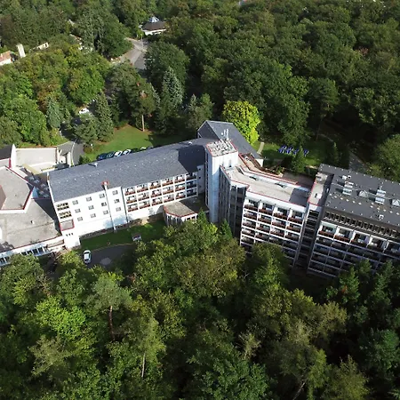 Lövér Hotel 3*